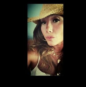 Meet your Posher, Yanni